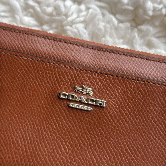 Coach Accordion Zip Wallet‎ - Picture 2 of 8